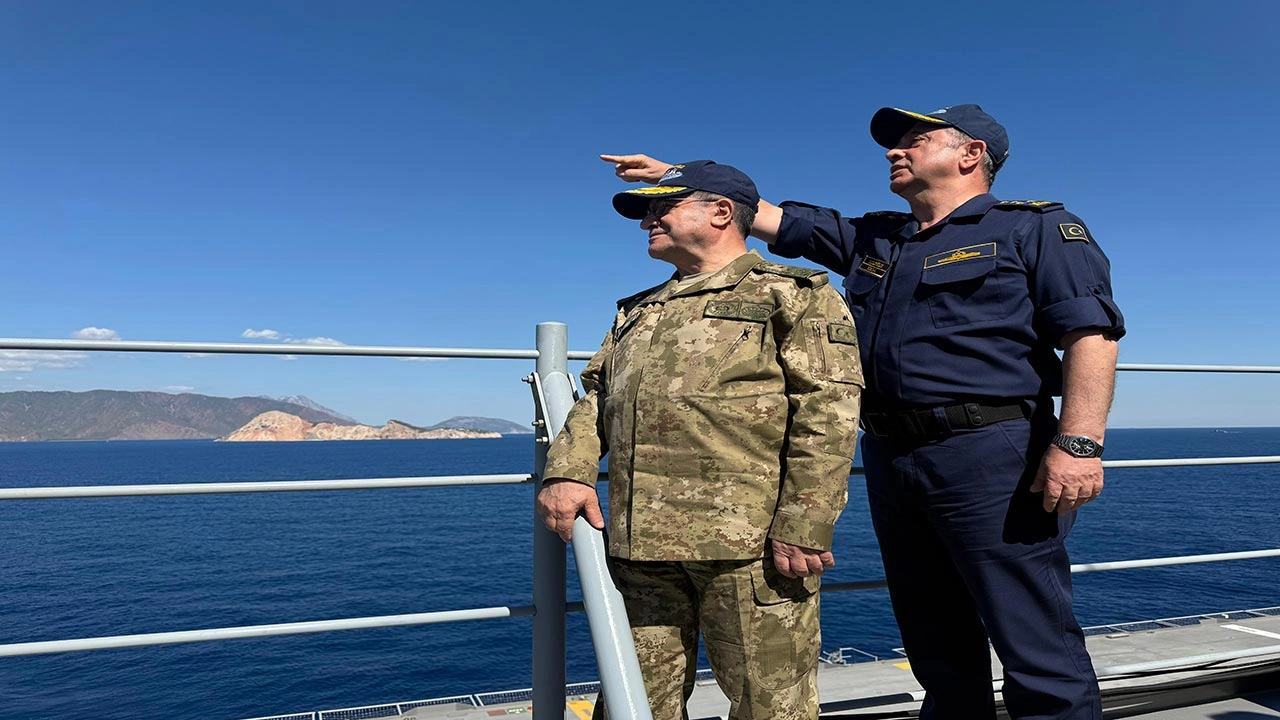 Foto - Denizkurdu-1 tatbikatı nefesleri kesti! TCG Anadolu’dan havalanan yerli güç gövde gösterisi yaptı