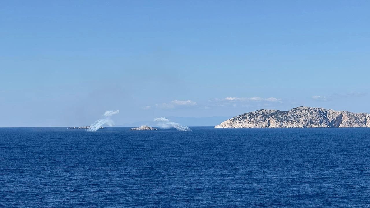 Foto - Denizkurdu-1 tatbikatı nefesleri kesti! TCG Anadolu’dan havalanan yerli güç gövde gösterisi yaptı