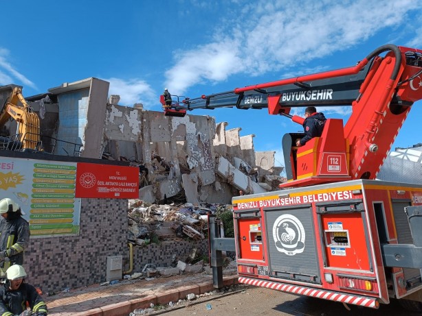 Foto - Denizli Büyükşehir ekipleri 36 cana umut oldu