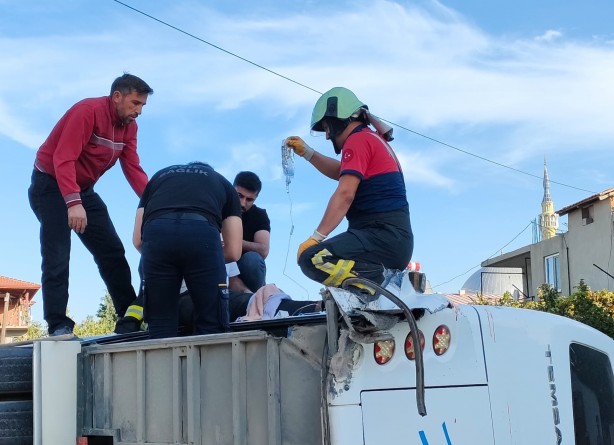 Foto - Denizli'de midibüsle tırın çarpışması sonucu 17 işçi yaralandı