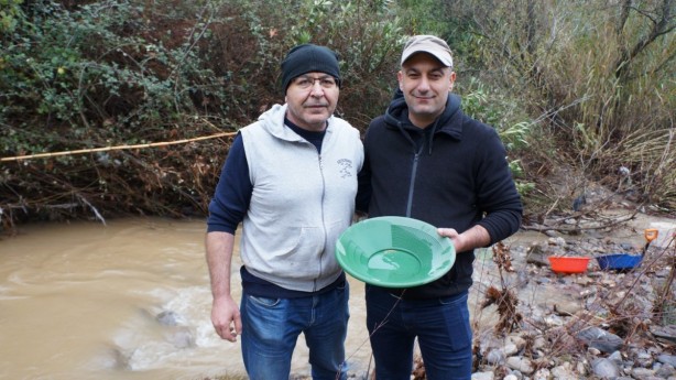 Foto - Denizli’de sel oldu! İnsanlar altın avına çıktı