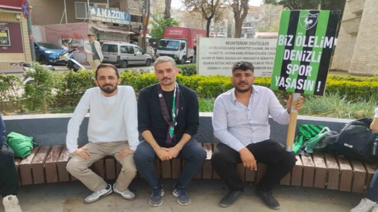 Foto - Denizlisporlu taraftardan şehir meydanında görülmemiş eylem