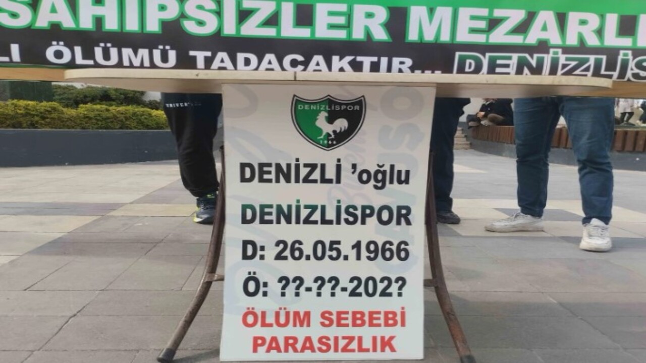 Foto - Denizlisporlu taraftardan şehir meydanında görülmemiş eylem
