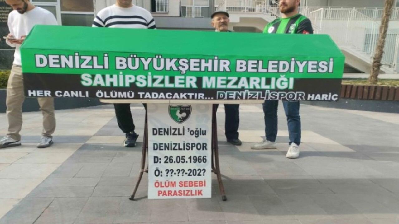 Foto - Denizlisporlu taraftardan şehir meydanında görülmemiş eylem