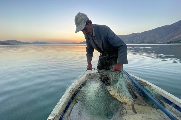 Foto - Denizsiz kentin balıkçı çifti