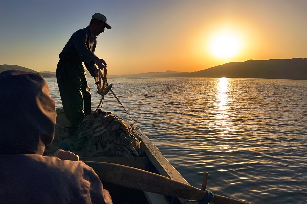 Foto - Denizsiz kentin balıkçı çifti