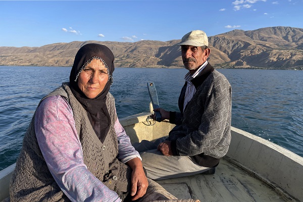 Foto - Denizsiz kentin balıkçı çifti