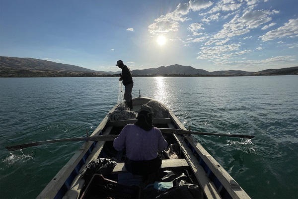 Foto - Denizsiz kentin balıkçı çifti