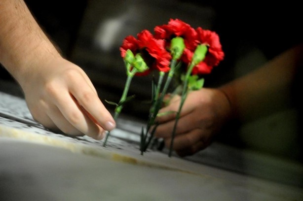 Foto - Deprem anıtını ziyaret ettiler