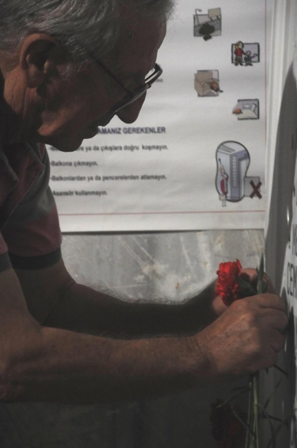 Foto - Deprem anıtını ziyaret ettiler