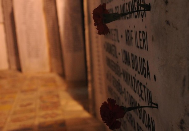 Foto - Deprem anıtını ziyaret ettiler