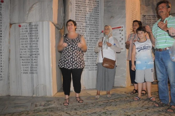 Foto - Deprem anıtını ziyaret ettiler
