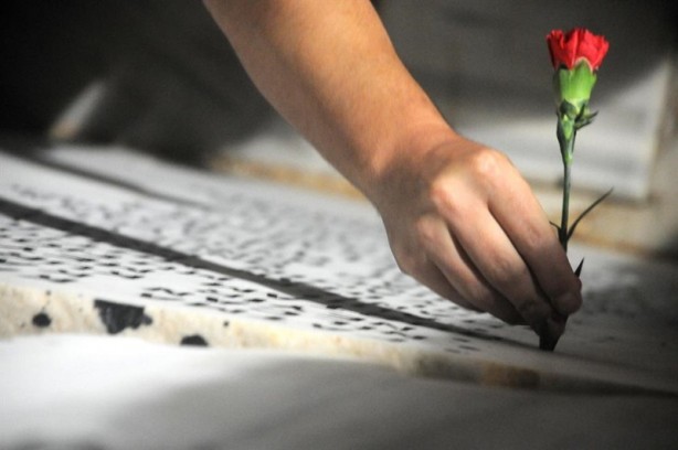 Foto - Deprem anıtını ziyaret ettiler