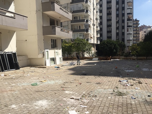 Foto - Deprem bitti ekmek mücadelesi başladı | Canlarını böyle hiçe sayıyorlar! 