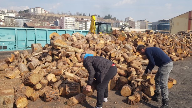 Foto - Deprem bölgesi için toplanan odunlar trenle gönderilecek