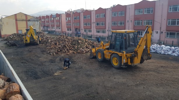 Foto - Deprem bölgesi için toplanan odunlar trenle gönderilecek