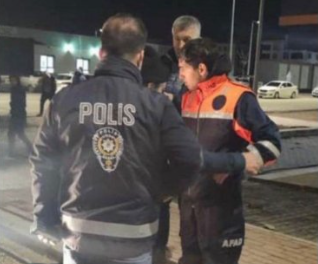 Deprem bölgesinde AFAD üniformasını giyip bakın ne yaptılar! Yok böyle skandal