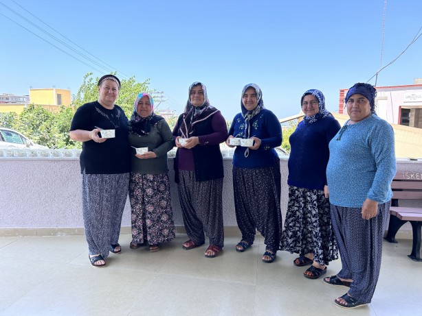 Deprem bölgesinde bolluk ve bereketin simgesi aşure odun ateşinde pişti