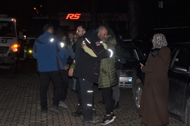 Deprem bölgesinde çalışan görevlilerin anlattıkları duygulandırdı!