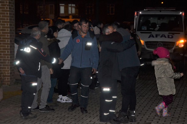 Foto - Deprem bölgesinde çalışan görevlilerin anlattıkları duygulandırdı!