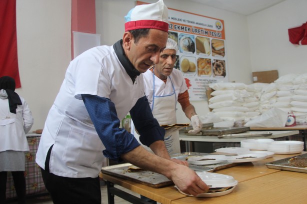 Foto - Deprem bölgesinde çölyak hastaları unutulmadı