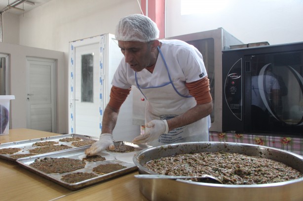 Foto - Deprem bölgesinde çölyak hastaları unutulmadı