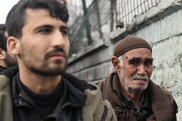 Deprem bölgesinde en zor görev: Cenazelerin kimlikleri nasıl belirleniyor?