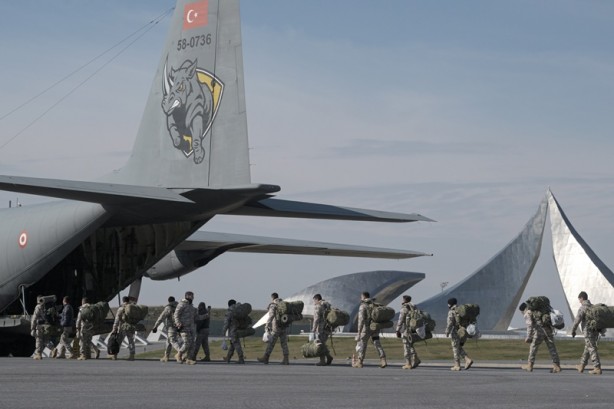 Deprem bölgesinde gönüllü görev alacak askerler şehre gitti