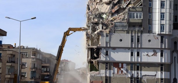 Foto - Deprem bölgesinde herkesin göz ardı ettiği ölümcül tehlike!