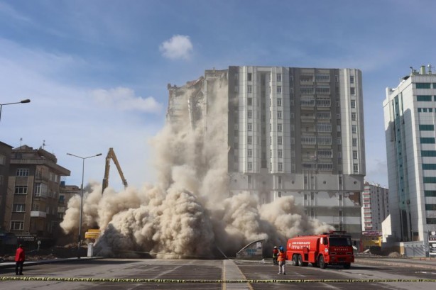Foto - Deprem bölgesinde herkesin göz ardı ettiği ölümcül tehlike!