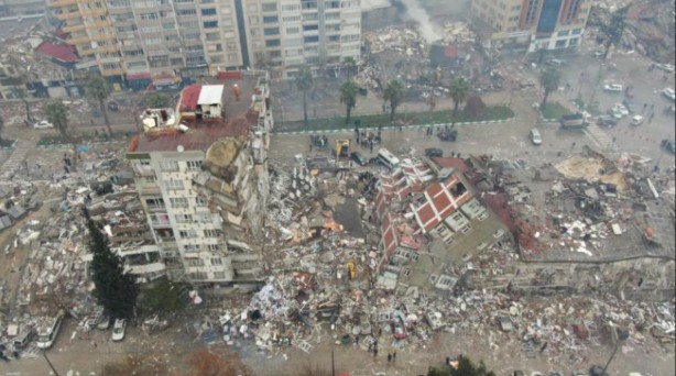 Foto - Deprem bölgesinde herkesin göz ardı ettiği ölümcül tehlike!