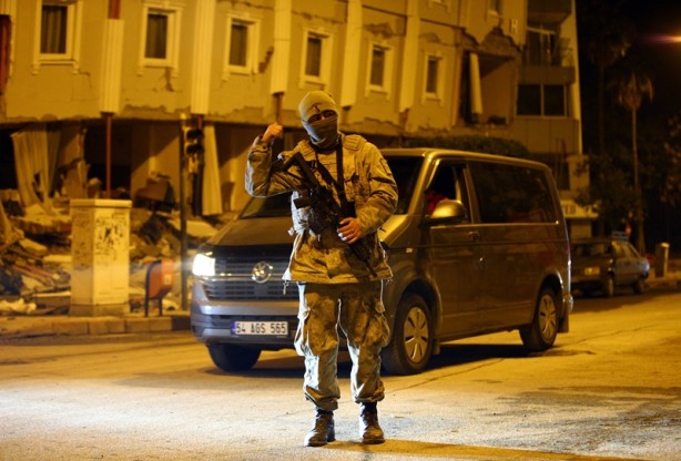 Foto - Deprem bölgesinde Mehmetçik 24 saat görevde