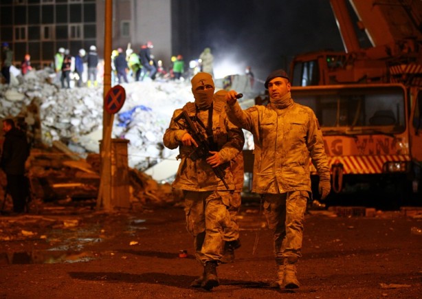 Foto - Deprem bölgesinde Mehmetçik 24 saat görevde