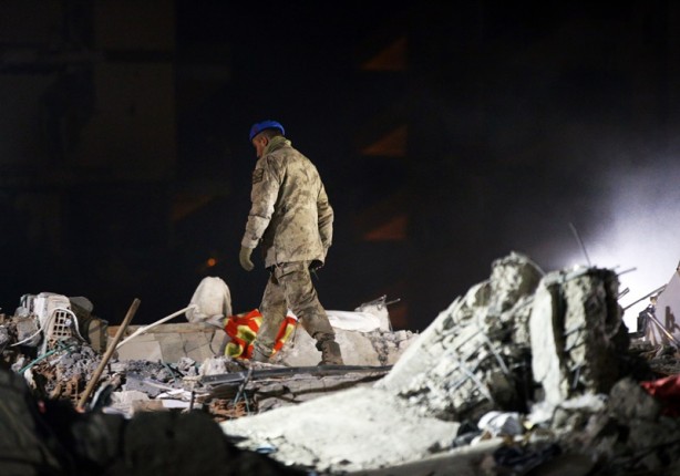 Foto - Deprem bölgesinde Mehmetçik 24 saat görevde