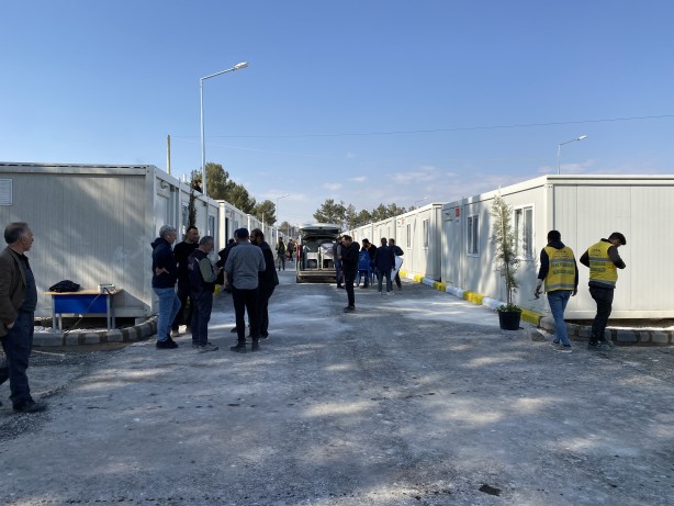 Foto - Deprem bölgesinde yaralar sarılıyor! Adıyaman’da 300 konteyner ailelere teslim ediliyor