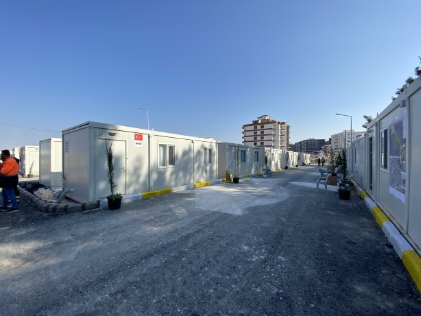 Foto - Deprem bölgesinde yaralar sarılıyor! Adıyaman’da 300 konteyner ailelere teslim ediliyor