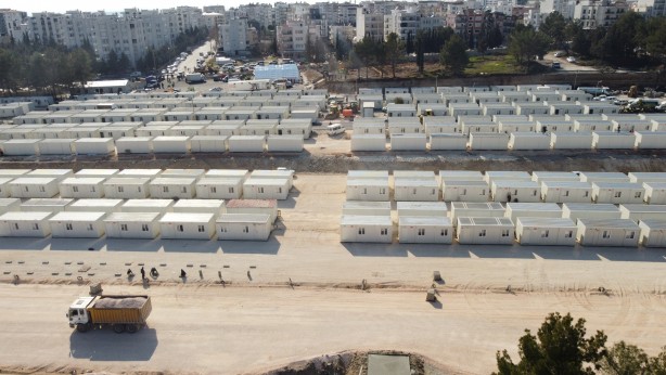 Foto - Deprem bölgesinde yaralar sarılıyor! Adıyaman’da 300 konteyner ailelere teslim ediliyor
