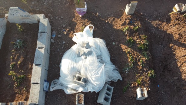 Deprem bölgesinde yürek yakan mezarlık görüntüsü!