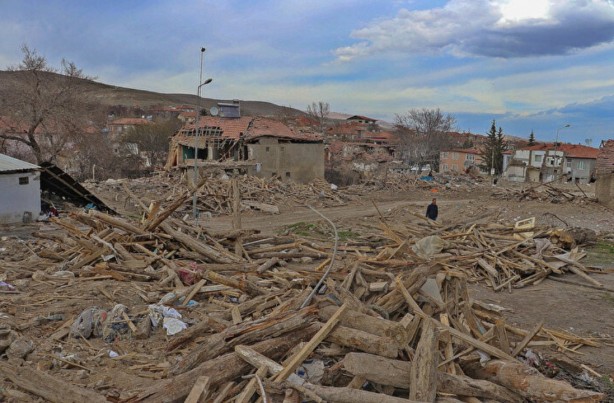 Deprem bölgesindeki görüntüler ağızları açık bıraktı
