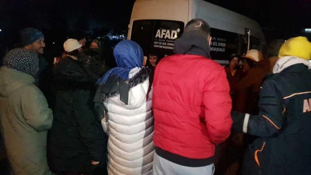 Foto - Deprem bölgesinden dönen AFAD ekipleri gözyaşlarına hakim olamadı