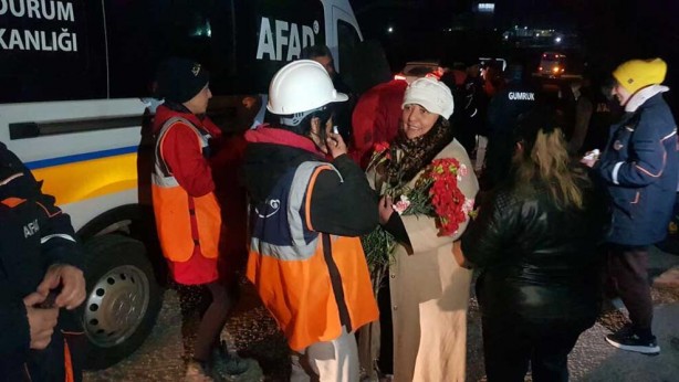Foto - Deprem bölgesinden dönen AFAD ekipleri gözyaşlarına hakim olamadı