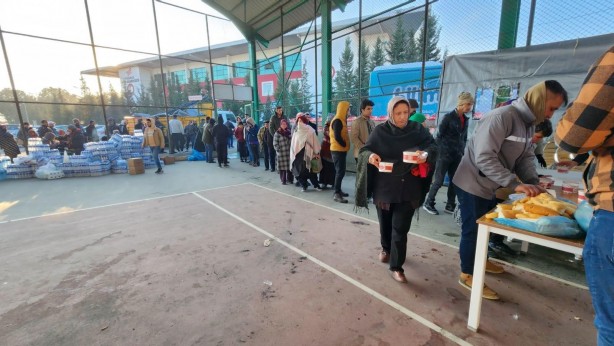 Foto - Deprem bölgesine 6 sahra mutfağı kurdu