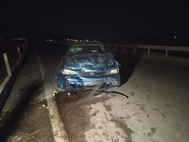 Foto - Deprem bölgesine giderken kazaya müdahale ettiler: 6 yaralı