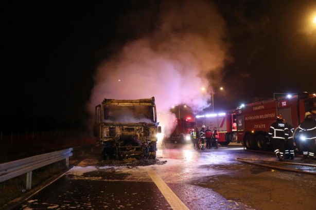 Foto - Deprem bölgesine iş makinesi götürüyordu... Birden alev aldı