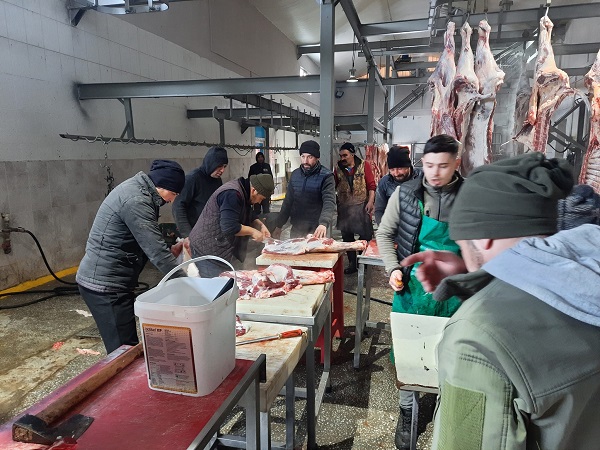 Foto - Deprem bölgesine tırlarla et gönderiliyor