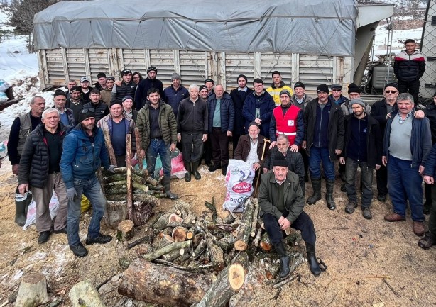 Foto - Deprem çadırlarına sobalar Metal’den, odunlar köylülerden
