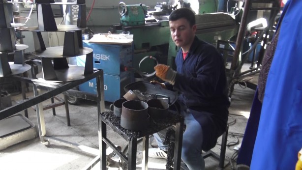 Foto - Deprem çadırlarına sobalar Metal’den, odunlar köylülerden