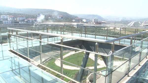 Foto - Deprem cam terasa zarar verdi mi? 