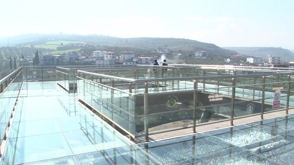 Foto - Deprem cam terasa zarar verdi mi? 