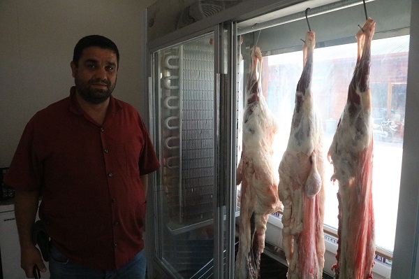 Foto - Deprem çarşısında hayat mücadelesi